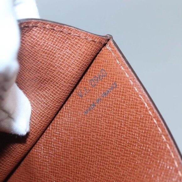 LOUIS VUITTON Epi Montaigne 27 Clutch Bag Brown LV Auth 122669 - Picture 15 of 16